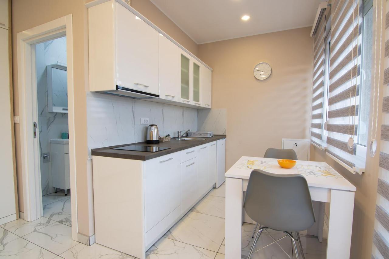 Jana Apartmani Belgrado Esterno foto