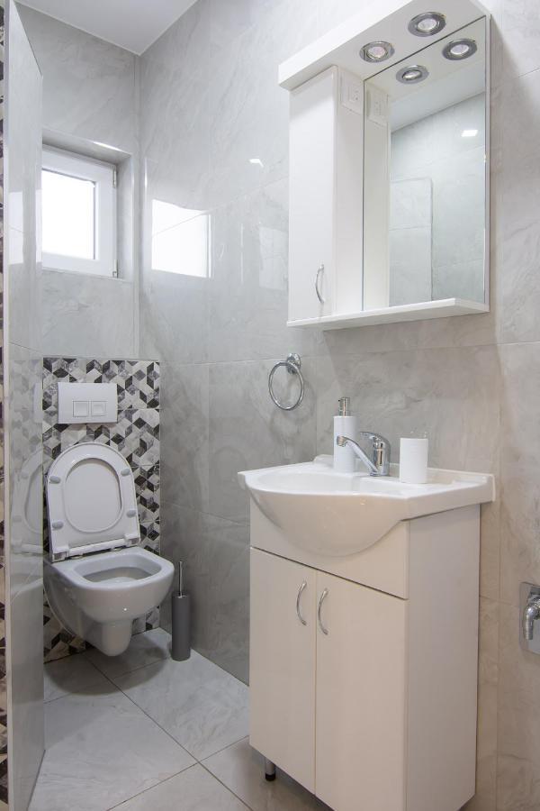 Jana Apartmani Belgrado Esterno foto